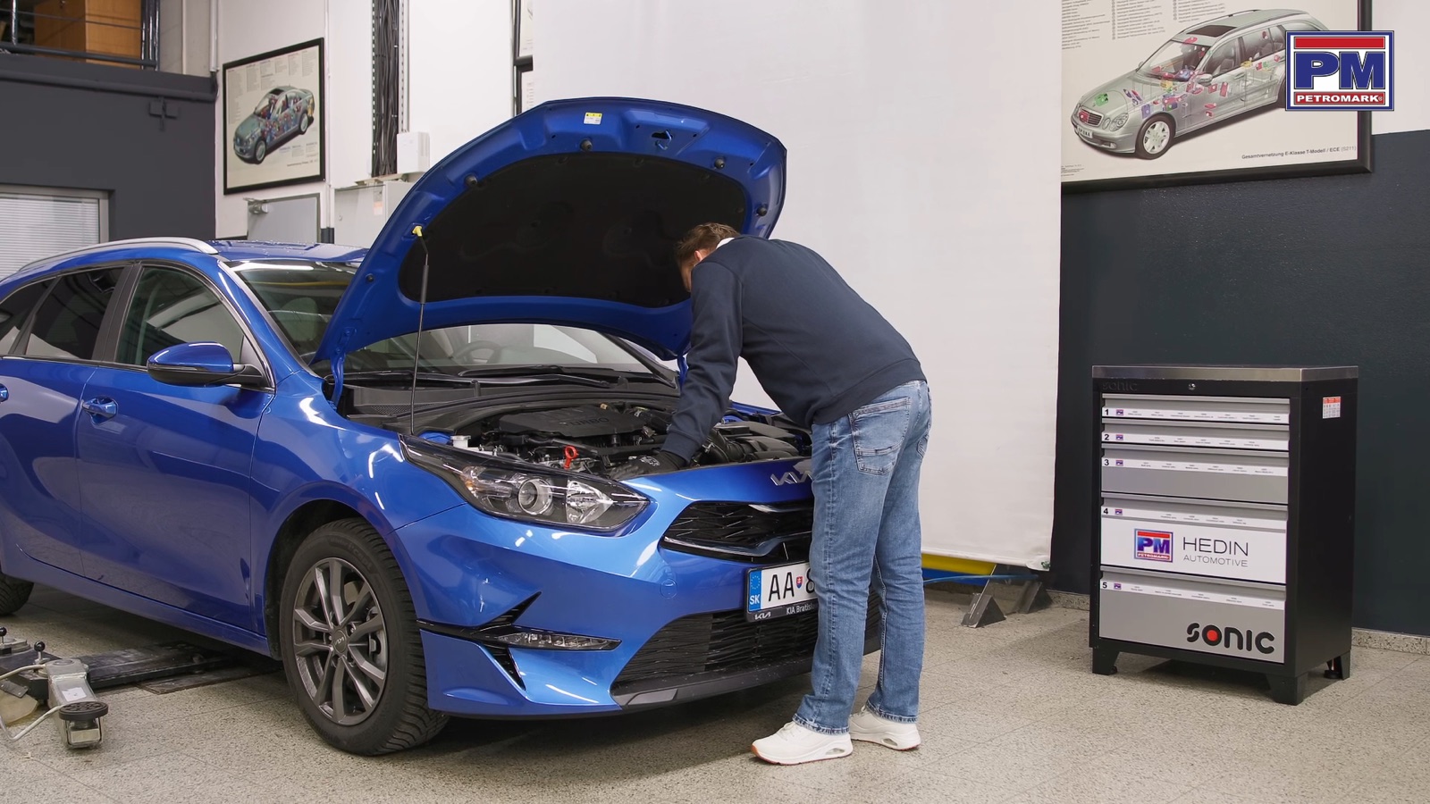 Beeld uit de productvideo voor Petromark Automotive Chemicals